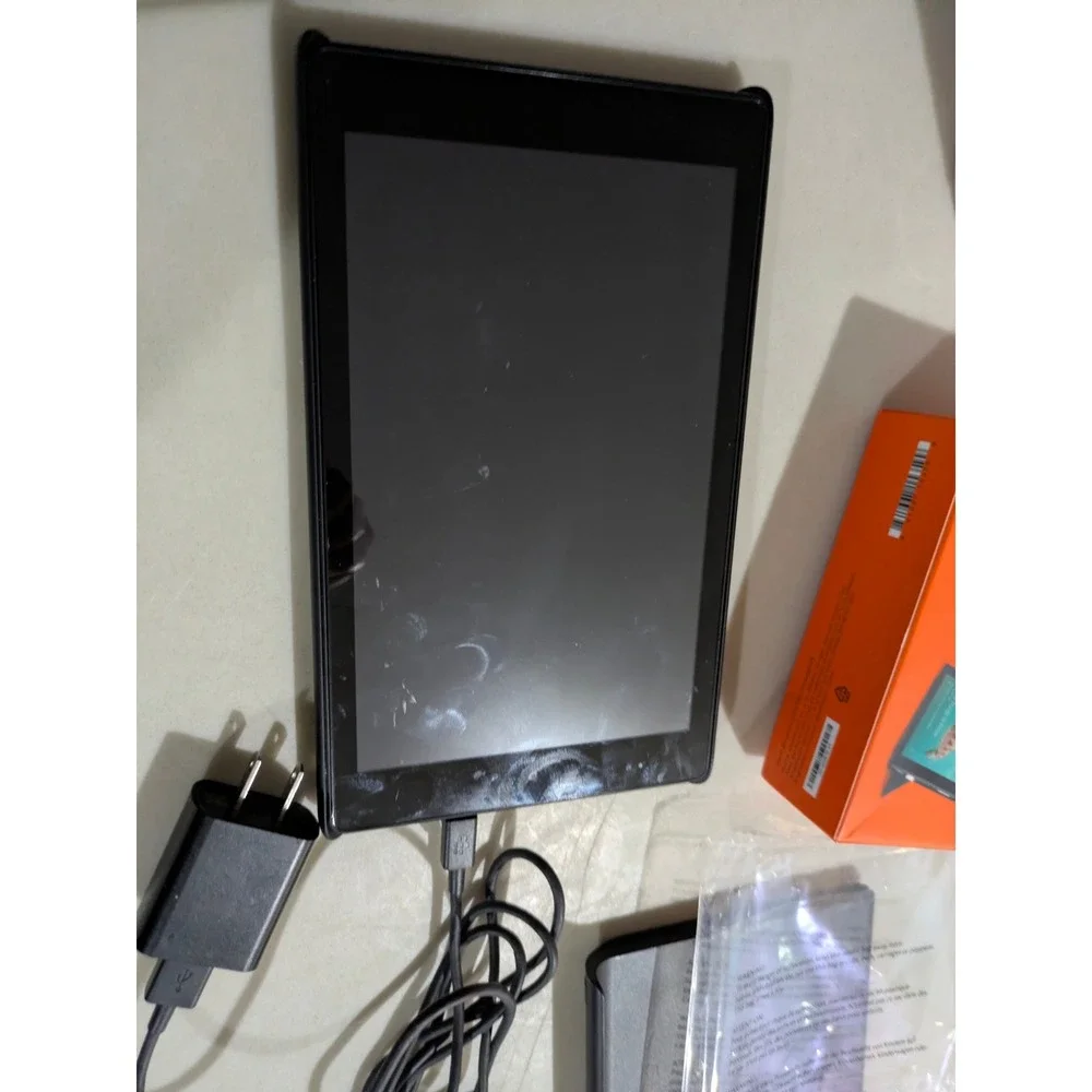 Amazon Fire‎ HD 8 (7th Gen) 32 GB, Wi-Fi, 8 in - Black + SHOW mode Dock Bundle